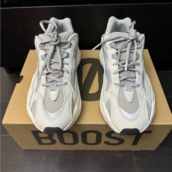 Used Adidas Yeezy Boost 700 V2 Static - Sz 10 - Picture 1 of 5